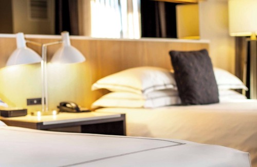 Downtown Toronto Hotel | 3 Spacious Rooms w/Charming Decor & City Views – Pet-Friendly Central Toronto