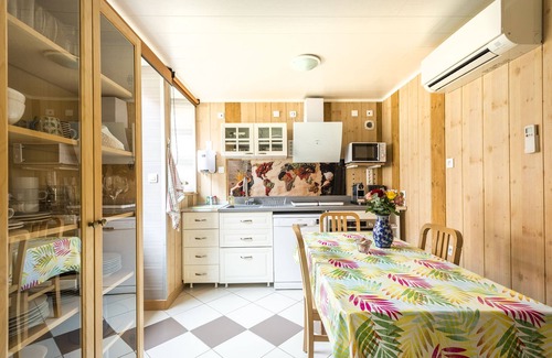 Corpeau House | 3-star Pommard gîte with air conditioning & garden for couples & families