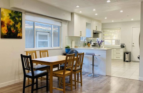 Fraserview House | 3-star Suite Central Vancouver