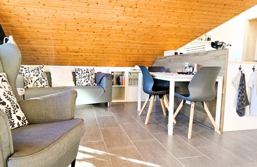 Seevetal Apartment | 3 stars! DG apartment with a covered balcony in a quiet location!