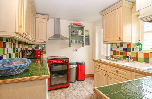 Wymondham Cottage | 3 STATION COTTAGES, pet friendly, with open fire in Wymondham