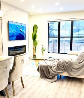 Southside House | 3 Story Luxury Cozy Sleek Home