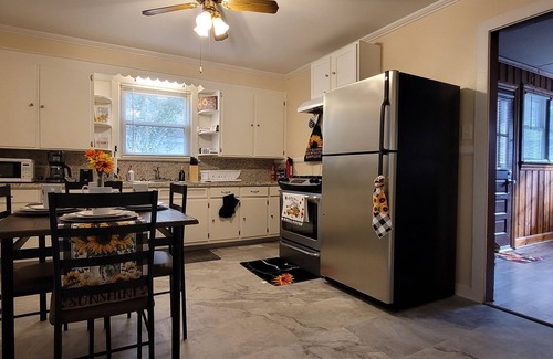 Kinston House | 3 Sunflower Serenity Retreat 3 bedroom 1.5 bathroom, kitchen, laundry and shed