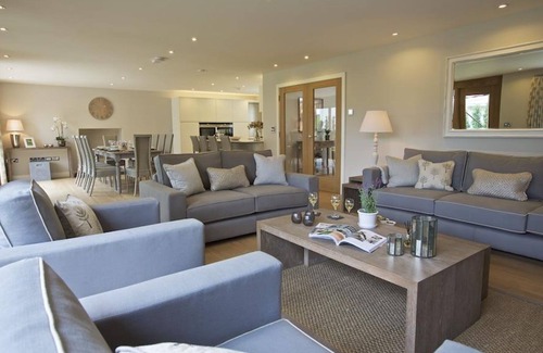 Bugford Cottage | 3 THE DRIVE, HILLFIELD VILLAGE, family friendly in Dartmouth