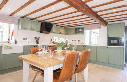 Holyhead Cottage | 3 TREM Y MOR, family friendly, with hot tub in Llanfachraeth