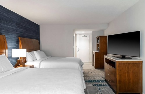 Radnor - Fort Myer Heights Hotel | 3 Units | Convenient Arlington Haven | Walk to Metro for Easy DC Exploration
