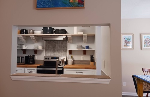 Garden City House | 3 WEEK Minimum. 2BR/2BA House, GREAT LOCATION! Clean,Parking,Fenced Yard.