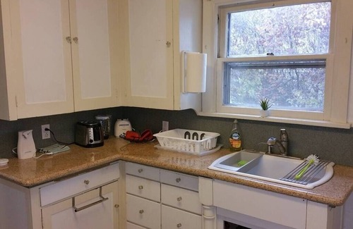 Downtown Klamath Falls House | 30+Day❤️ Lovely Smart Craftsman| 2 Kings | BBQ, Firepit, Patio Sets, Fenced Yard