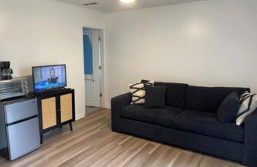Greensboro Apartment | 30 day min stay - Newly remodeled 1 bedroom suite