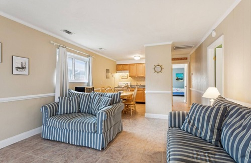 Northeast Virginia Beach Condo | 30+ Day Stay with Pool, Beach & Laundry