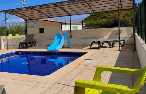 Saint-Mitre-les-Remparts House | 30 m² Mobile home ∙ 2 bedrooms ∙ 6 guests