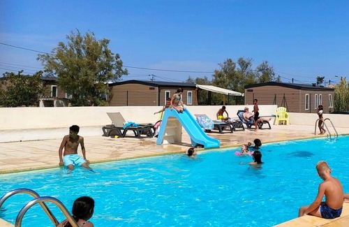 Saint-Mitre-les-Remparts House | 30 m² Mobile home ∙ 2 bedrooms ∙ 6 guests