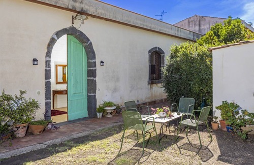 Aci Catena Apartment | 30 m² Apartment ∙ 2 bedrooms ∙ 4 guests