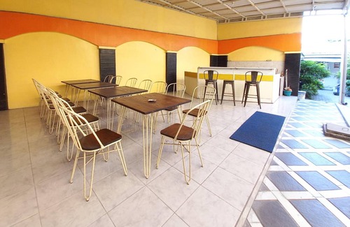 Sidoarjo Hotel | 30 m² Hotel ∙ 4 guests