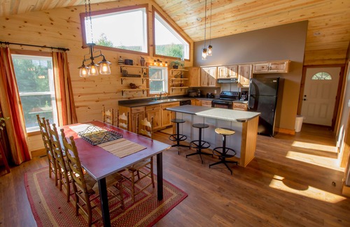 Pearisburg Cottage | 30 min to Blacksburg - Red Pine on Walker Creek