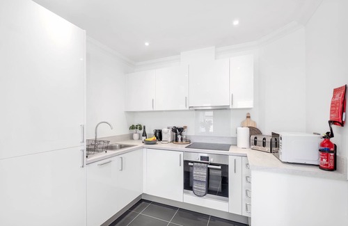 Huntingdon Apartment | 30% Monthly Discount |Long-Stay| St Mary's Retreat