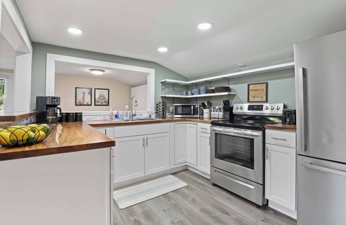 Madison Apartment | 30+ Nights | Pets Welcome | Travel Professionals