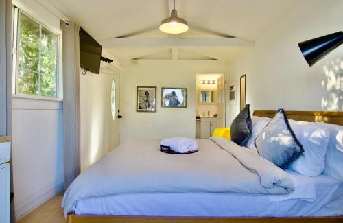 Central Malibu Apartment | 30 PCT OFF! Malibu Charming Suite, Ocean View, King Bed