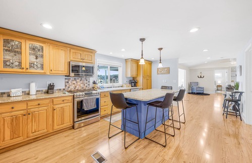 Troutman House | 300 Degree Views, NEW HotTub, Firepit, Lighthouse