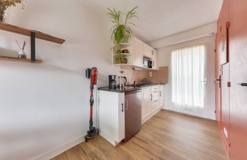 Saint-Jacques Ski Chalet | 300 m from the beach - House for 4 with garden