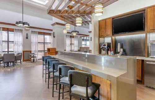 Cranberry Township Hotel | 300 m² Hotel ∙ 127 guests