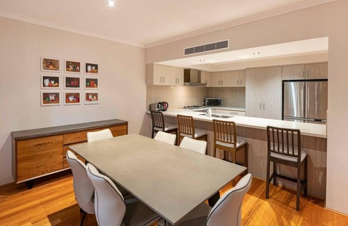 Dunsborough House | 300 m² House ∙ 3 bedrooms ∙ 6 guests