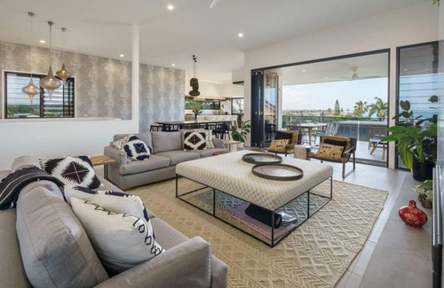 Moffat Beach House | 300 m² House ∙ 4 bedrooms ∙ 8 guests