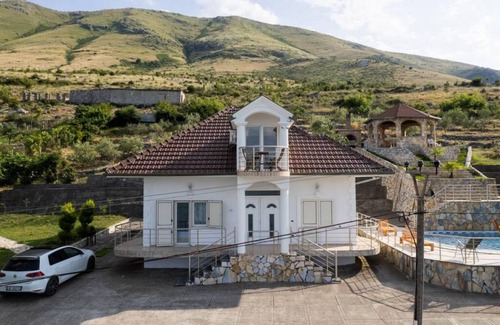 Shkoder House | 300 m² House ∙ 4 bedrooms ∙ 8 guests
