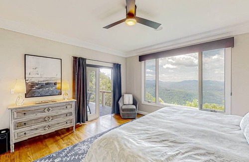 Laurel Park House | 300 m² House ∙ 4 bedrooms ∙ 6 guests