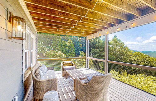 Laurel Park House | 300 m² House ∙ 4 bedrooms ∙ 6 guests
