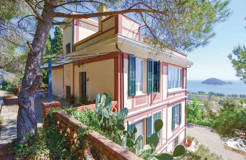 Albenga House | 300 m² House ∙ 5 bedrooms ∙ 8 guests
