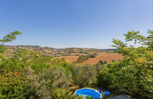 Mosciano Sant'Angelo House | 300 m² House ∙ 4 bedrooms ∙ 10 guests