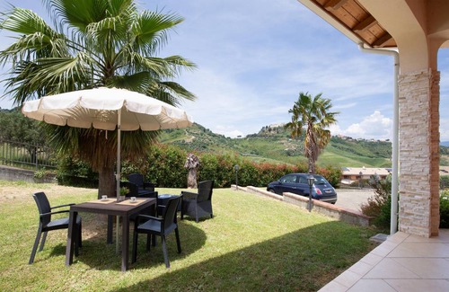 Rende House | 300 m² Maisonette ∙ 6 bedrooms ∙ 15 guests