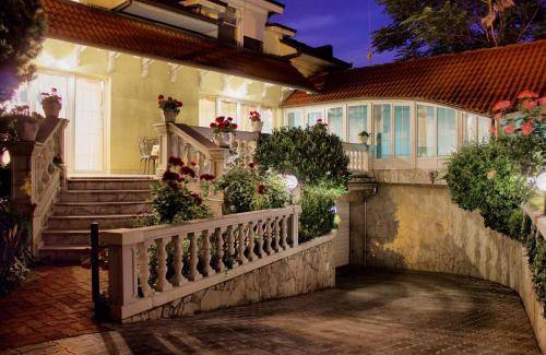 15th District Villa | 300 m² Villa ∙ 1 bedroom ∙ 8 guests