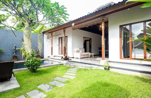 Lodtunduh Villa | 300 m² Villa ∙ 2 bedrooms ∙ 4 guests