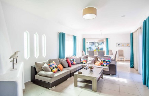 Santa Eulalia Villa | 300 m² Villa ∙ 4 bedrooms ∙ 12 guests