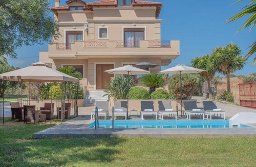 Filerimos Villa | 300 m² Villa ∙ 5 bedrooms ∙ 11 guests