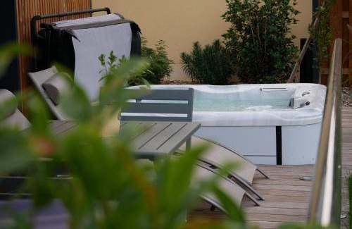 Solesmes Villa | 300 m² Villa ∙ 5 bedrooms ∙ 10 guests