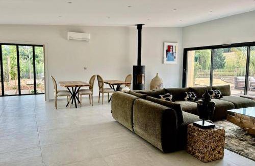Solesmes Villa | 300 m² Villa ∙ 5 bedrooms ∙ 10 guests