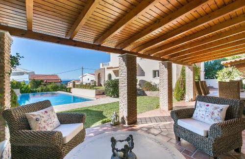 Palaia Fokaia Villa | 300 m² Villa ∙ 5 bedrooms ∙ 10 guests