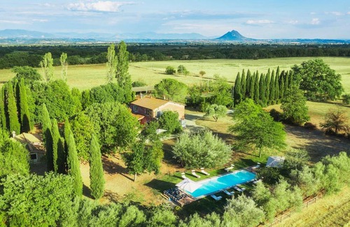 Gallese Villa | 300 m² Villa ∙ 6 bedrooms ∙ 12 guests