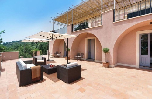 Mascali Villa | 300 m² Villa ∙ 6 bedrooms ∙ 14 guests