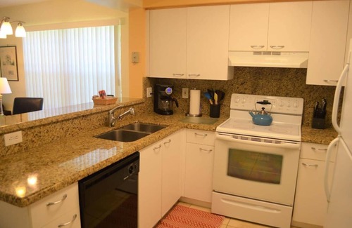Mission Bay Apartment | 300B - West Boca 1 Bed/1Bath - No stairs - washer and dryer - enclosed patio