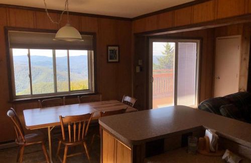 Snowshoe Apartment | 301 D Summit Dr. , Snowshoe Mountains, WV 26209