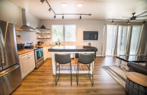 Southside Apartment | 302 - The Lofts, by Flagtown, 1 bed,1bath
