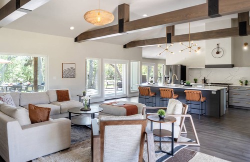 West Oak Hill House | 305 m² House ∙ 4 bedrooms ∙ 9 guests