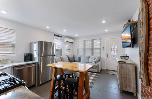 Wildwood Condo | 309 E Hildreth Ave, Unit 1