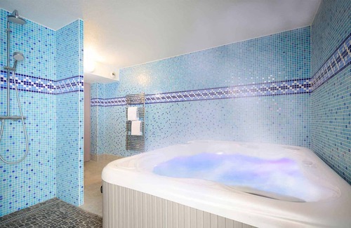 Le Lavachet Ski Chalet | 30m des Remontées | Chalet 12p + Sauna et Jacuzzi