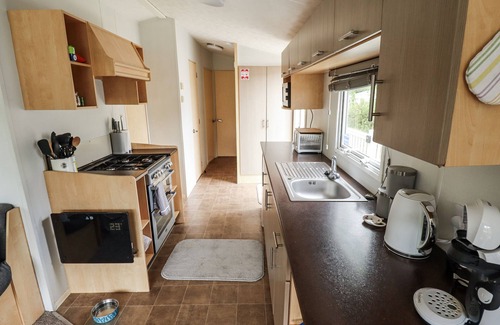 Tattershall Cottage | 31 CASTLE VIEW, pet friendly, with a garden in Tattershall