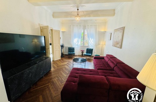 Castelnaudary House | 310 m² Gîte ∙ 6 bedrooms ∙ 14 guests
